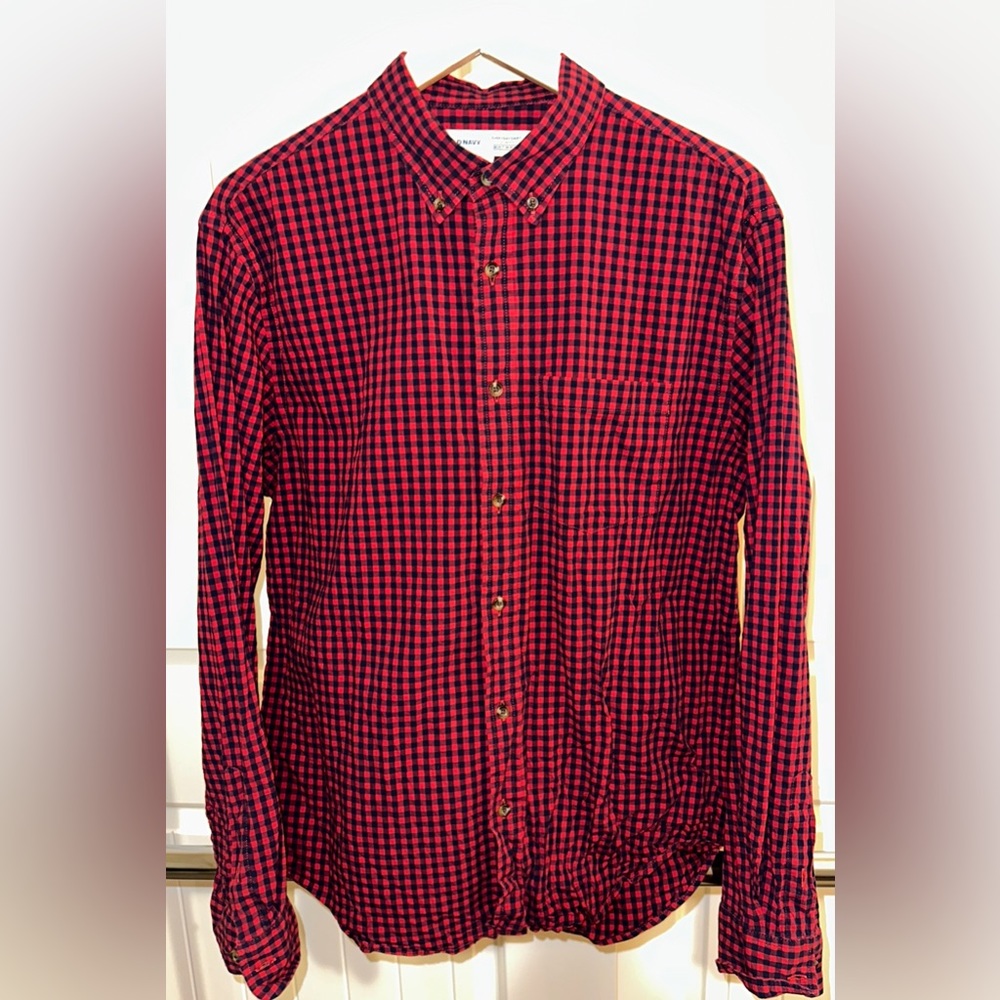 Old Navy everyday shirt, built-in flex, size large. Slim fit.